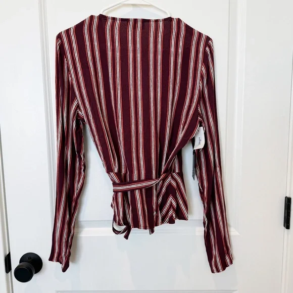 New. Wilfred Free Aritzia Stripe Shannon Wrap Blouse - Picture 7 of 8